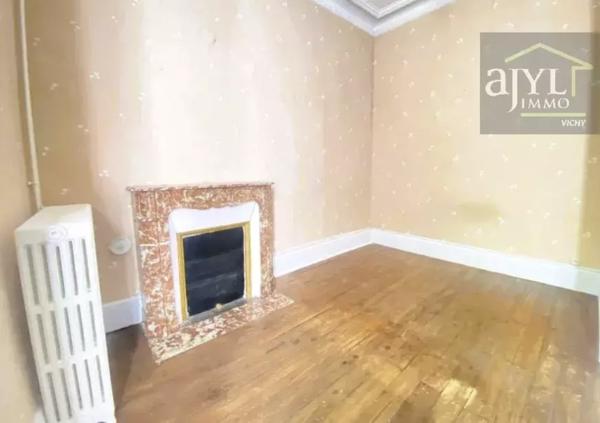 Immeuble
         9 pièces
        - 220 m² 490 000 € *