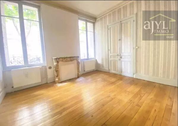 Immeuble
         9 pièces
        - 220 m² 490 000 € *