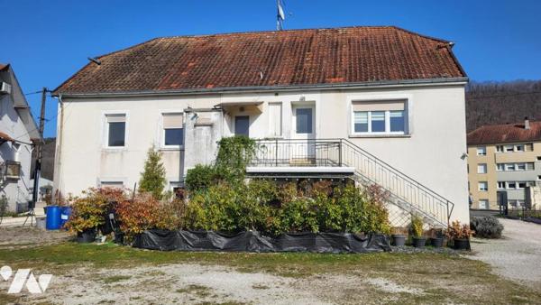 PONT DE ROIDE, deux appartements T2, deux combles, un garage avec remise, jardins privatifs