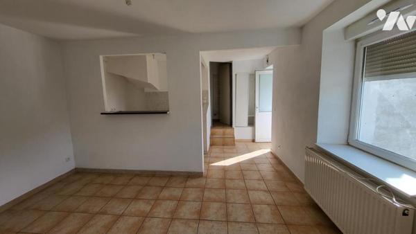 PONT DE ROIDE, deux appartements T2, deux combles, un garage avec remise, jardins privatifs