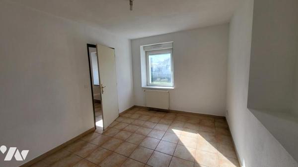 PONT DE ROIDE, deux appartements T2, deux combles, un garage avec remise, jardins privatifs