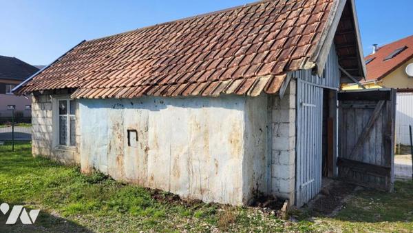 PONT DE ROIDE, deux appartements T2, deux combles, un garage avec remise, jardins privatifs