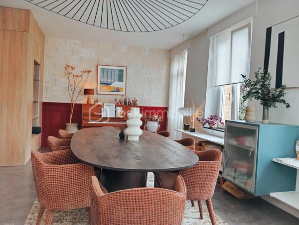 Votre conseillère Shana WURMSER,  vous propose cette magnifique maison individuelle des années 30, entièrement rénovée avec goût.

Décorée par une décoratrice d’intérieur, cette maison allie charme de l’ancien (parquet massif, moulures, volumes) et confort moderne. Chaque pièce a été pensée avec soin : papiers peints élégants, teintes raffinées, aménagements sur mesure parfaitement intégrés à l’esprit de la maison.

Située à Flize, Commune dynamique et recherchée offrant toutes les commodités, écoles, pharmacie, commerces, transports, à seulement 15 minutes de Charleville-Mézières. 

La maison se compose au rez-de-chaussée, d'une entrée, une grande cuisine dinatoire, équipée, moderne et conviviale, une salle à manger donnant accès à la partie extension composée d'un salon lumineux avec plafond cathédrale, offrant de nombreux aménagements (bibliothèque, banquette de lecture, télévision dissimulée), une buanderie et un wc séparé. 
Profitez des extérieurs avec un accès direct à la terrasse et au jardin clos. 

Au premier étage, une chambre parentale avec une pièce dressing/bureau. Une salle d'eau, un WC séparé et une seconde chambre. Le couloir offre également un espace bureau optimisé et lumineux. 

Au deuxième étage un vaste palier dessert une chambre, une salle de bain/wc et une pièce pouvant être utilisée en bureau/chambre/salle de jeux...

Une cave voutée complète ce bien.

Une maison coup de cœur, mêlant charme et fonctionnalité, idéale pour une famille à la recherche d’un lieu de vie soigné et spacieux.

Chauffage; électrique et poêle à granulés.
Tout à l'égout.
Taxe foncière; 832€