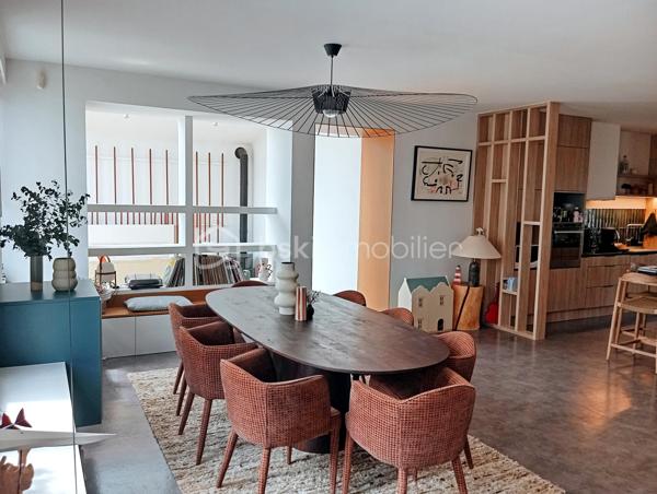 Votre conseillère Shana WURMSER,  vous propose cette magnifique maison individuelle des années 30, entièrement rénovée avec goût.

Décorée par une décoratrice d’intérieur, cette maison allie charme de l’ancien (parquet massif, moulures, volumes) et confort moderne. Chaque pièce a été pensée avec soin : papiers peints élégants, teintes raffinées, aménagements sur mesure parfaitement intégrés à l’esprit de la maison.

Située à Flize, Commune dynamique et recherchée offrant toutes les commodités, écoles, pharmacie, commerces, transports, à seulement 15 minutes de Charleville-Mézières. 

La maison se compose au rez-de-chaussée, d'une entrée, une grande cuisine dinatoire, équipée, moderne et conviviale, une salle à manger donnant accès à la partie extension composée d'un salon lumineux avec plafond cathédrale, offrant de nombreux aménagements (bibliothèque, banquette de lecture, télévision dissimulée), une buanderie et un wc séparé. 
Profitez des extérieurs avec un accès direct à la terrasse et au jardin clos. 

Au premier étage, une chambre parentale avec une pièce dressing/bureau. Une salle d'eau, un WC séparé et une seconde chambre. Le couloir offre également un espace bureau optimisé et lumineux. 

Au deuxième étage un vaste palier dessert une chambre, une salle de bain/wc et une pièce pouvant être utilisée en bureau/chambre/salle de jeux...

Une cave voutée complète ce bien.

Une maison coup de cœur, mêlant charme et fonctionnalité, idéale pour une famille à la recherche d’un lieu de vie soigné et spacieux.

Chauffage; électrique et poêle à granulés.
Tout à l'égout.
Taxe foncière; 832€