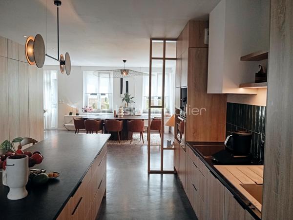Votre conseillère Shana WURMSER,  vous propose cette magnifique maison individuelle des années 30, entièrement rénovée avec goût.

Décorée par une décoratrice d’intérieur, cette maison allie charme de l’ancien (parquet massif, moulures, volumes) et confort moderne. Chaque pièce a été pensée avec soin : papiers peints élégants, teintes raffinées, aménagements sur mesure parfaitement intégrés à l’esprit de la maison.

Située à Flize, Commune dynamique et recherchée offrant toutes les commodités, écoles, pharmacie, commerces, transports, à seulement 15 minutes de Charleville-Mézières. 

La maison se compose au rez-de-chaussée, d'une entrée, une grande cuisine dinatoire, équipée, moderne et conviviale, une salle à manger donnant accès à la partie extension composée d'un salon lumineux avec plafond cathédrale, offrant de nombreux aménagements (bibliothèque, banquette de lecture, télévision dissimulée), une buanderie et un wc séparé. 
Profitez des extérieurs avec un accès direct à la terrasse et au jardin clos. 

Au premier étage, une chambre parentale avec une pièce dressing/bureau. Une salle d'eau, un WC séparé et une seconde chambre. Le couloir offre également un espace bureau optimisé et lumineux. 

Au deuxième étage un vaste palier dessert une chambre, une salle de bain/wc et une pièce pouvant être utilisée en bureau/chambre/salle de jeux...

Une cave voutée complète ce bien.

Une maison coup de cœur, mêlant charme et fonctionnalité, idéale pour une famille à la recherche d’un lieu de vie soigné et spacieux.

Chauffage; électrique et poêle à granulés.
Tout à l'égout.
Taxe foncière; 832€