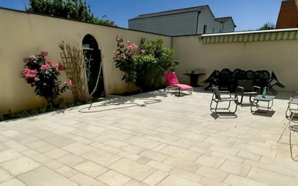 Maison à vendre    5 pièces • 172 m2 Boulazac