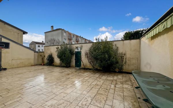 Maison à vendre    5 pièces • 172 m2 Boulazac
