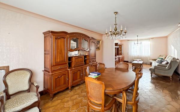 Maison à vendre    5 pièces • 172 m2 Boulazac