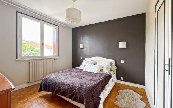 Maison à vendre    5 pièces • 172 m2 Boulazac