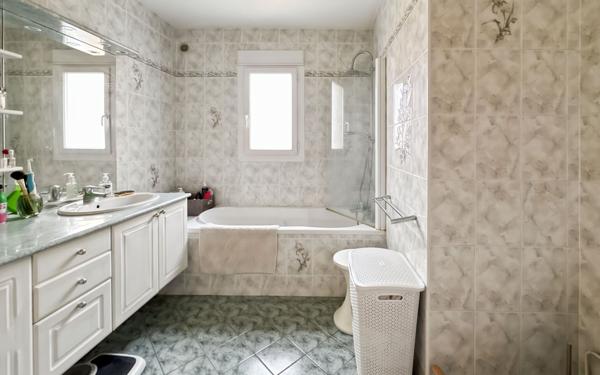 Maison à vendre    5 pièces • 172 m2 Boulazac