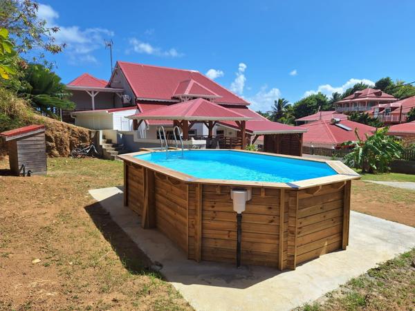 JOLIE VILLA T7 A VENDRE A TERRE DE HAUT LES SAINTESS