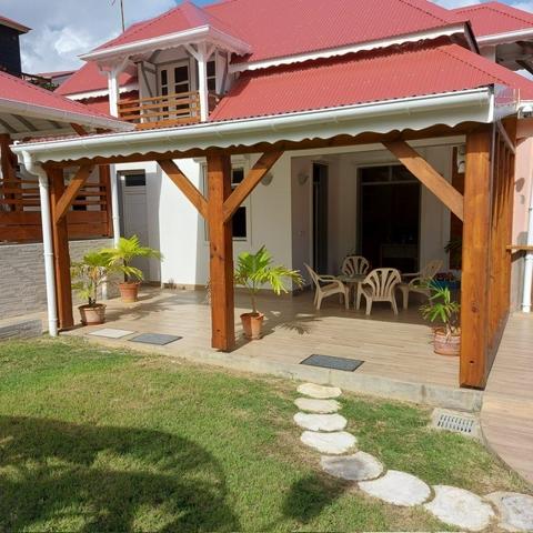 JOLIE VILLA T7 A VENDRE A TERRE DE HAUT LES SAINTESS