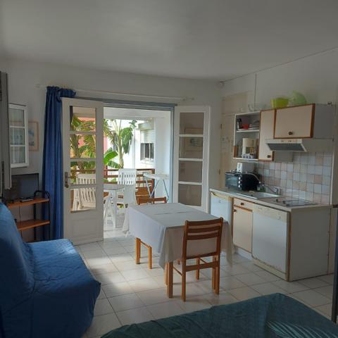 JOLIE VILLA T7 A VENDRE A TERRE DE HAUT LES SAINTESS