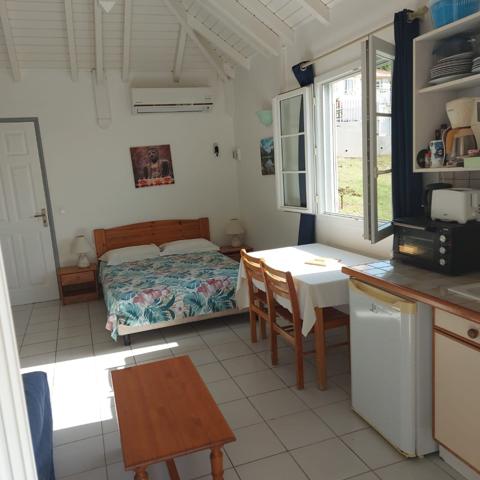 JOLIE VILLA T7 A VENDRE A TERRE DE HAUT LES SAINTESS