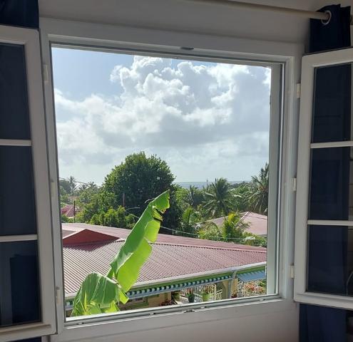 JOLIE VILLA T7 A VENDRE A TERRE DE HAUT LES SAINTESS