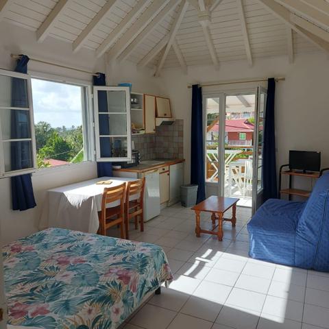 JOLIE VILLA T7 A VENDRE A TERRE DE HAUT LES SAINTESS