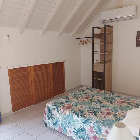 JOLIE VILLA T7 A VENDRE A TERRE DE HAUT LES SAINTESS