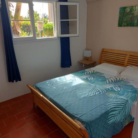 JOLIE VILLA T7 A VENDRE A TERRE DE HAUT LES SAINTESS