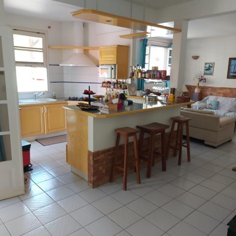 JOLIE VILLA T7 A VENDRE A TERRE DE HAUT LES SAINTESS