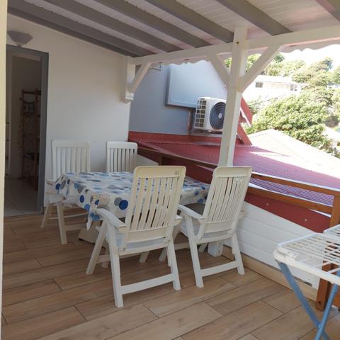 JOLIE VILLA T7 A VENDRE A TERRE DE HAUT LES SAINTESS