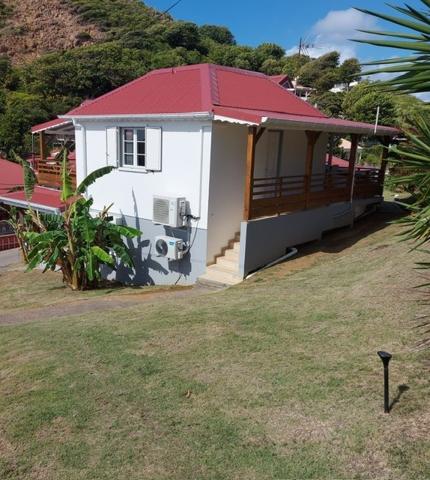 JOLIE VILLA T7 A VENDRE A TERRE DE HAUT LES SAINTESS