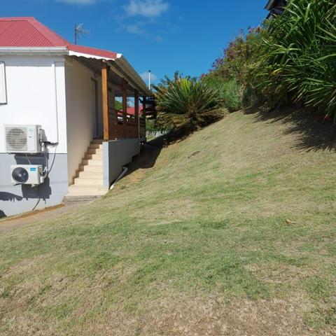 JOLIE VILLA T7 A VENDRE A TERRE DE HAUT LES SAINTESS