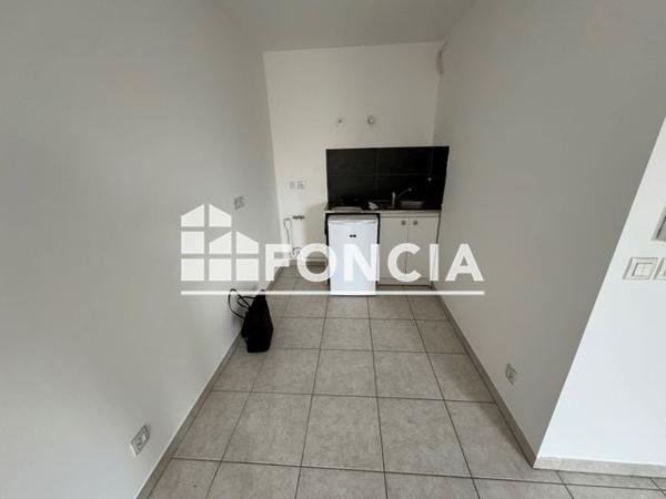 Location Studio 29.79 m² - 63 RUE VIALA LACOSTE Salon De Provence 13300