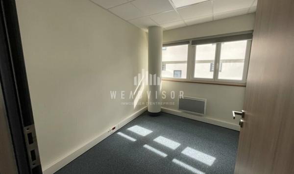 A VENDRE : BUREAUX DE 218 M² AVEC 7 STATIONNEMENTS PRIVATIFS EN SOUS SOL