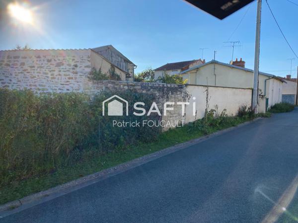 Maison ancienne + dépendances à rénover