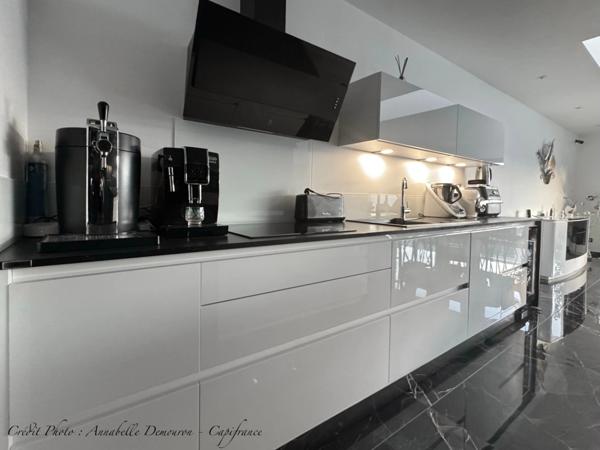 Villa contemporaine d'architecte à vendre 7 pièces CHATELGUYON (63)