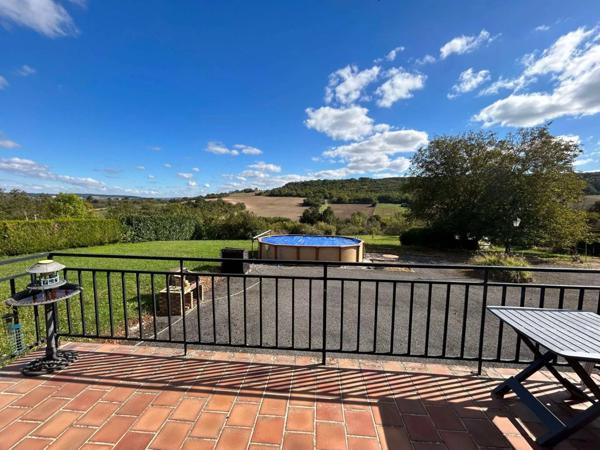 Maison de village avec grand terrain