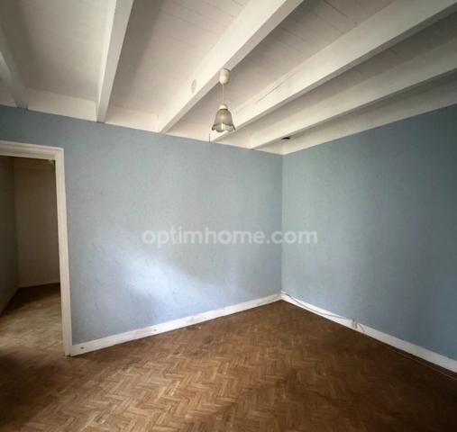 Taponnat. Maison 64 m² à rénover avec dépendances sur terrain de 1471 m²
