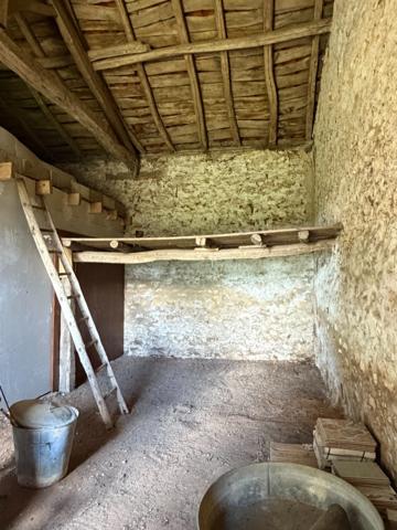 Taponnat. Maison 64 m² à rénover avec dépendances sur terrain de 1471 m²