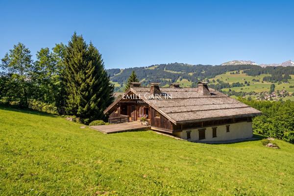 Ferme authentique restaurée à vendre Megève