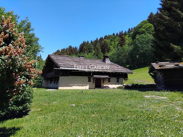 Ferme authentique restaurée à vendre Megève