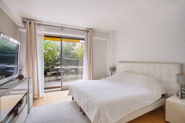 A VENDRE - Neuilly-sur-Seine - Saint-James - Appartement 140.48 m2 avec jardin privatif