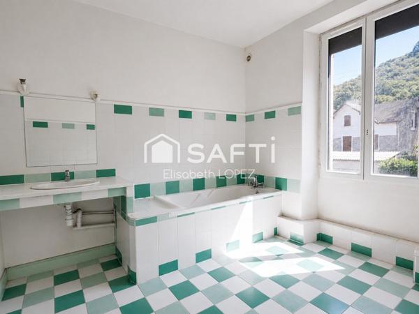 Maison de maître à rénover, idéal investisseur
