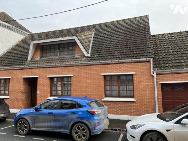 A vendre à HESDIN centre, plein pied, entrée, salle-salon, trois chambres, garage, jardin