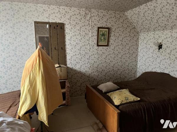 A vendre à HESDIN centre, plein pied, entrée, salle-salon, trois chambres, garage, jardin