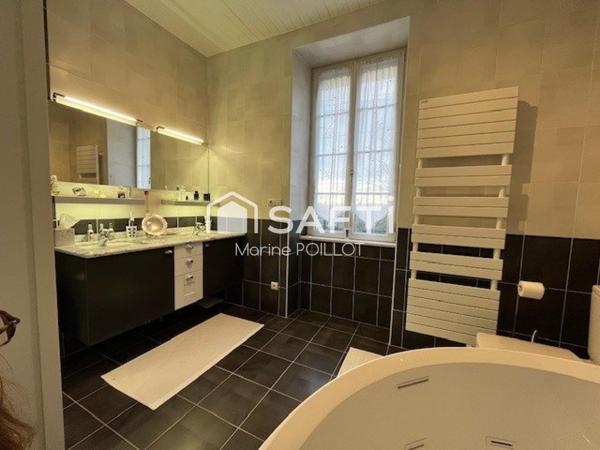 PROPRIETE AVEC DEPENDANCES PISCINE SUR VASTE TERRAIN ENTIEREMENT CLOS 10 minutes MEURSAULT, 20 minutes CHALON SUR SAONE/ BEAUNE