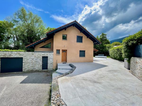 Échenevex (01170) Maison avec piscine et 5 chambres