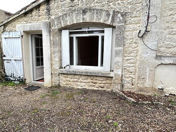 16000 ANGOULEME Maison avec studio attenant ? 4 chambres ? Garage ? Fort potentiel Proche centre-ville et commodités