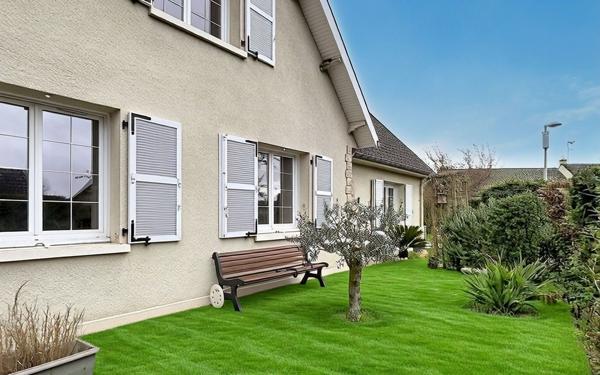 Maison à vendre    8 pièces • 187 m2 Saint-Brice-Courcelles