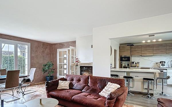 Maison à vendre    8 pièces • 187 m2 Saint-Brice-Courcelles