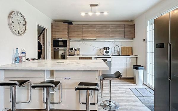 Maison à vendre    8 pièces • 187 m2 Saint-Brice-Courcelles