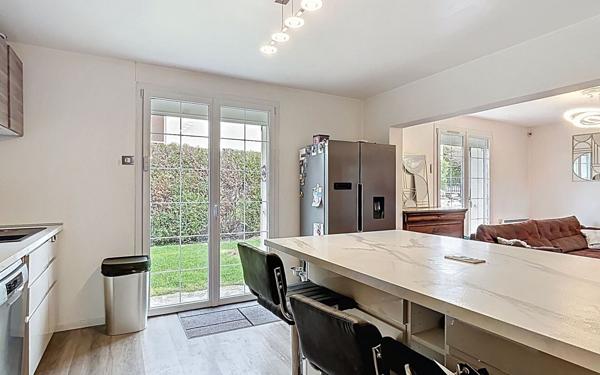 Maison à vendre    8 pièces • 187 m2 Saint-Brice-Courcelles