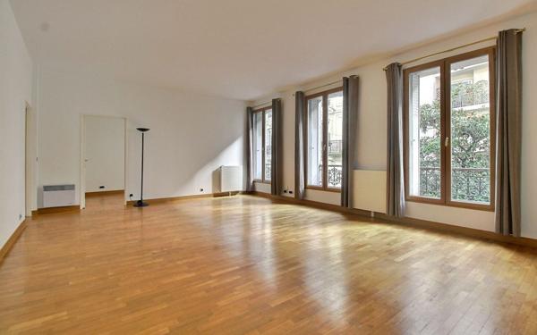 Appartement à vendre    5 pièces • 120,24 m2 Paris 16