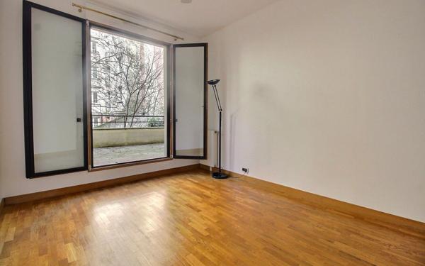Appartement à vendre    5 pièces • 120,24 m2 Paris 16