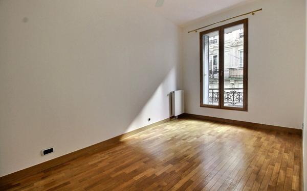 Appartement à vendre    5 pièces • 120,24 m2 Paris 16