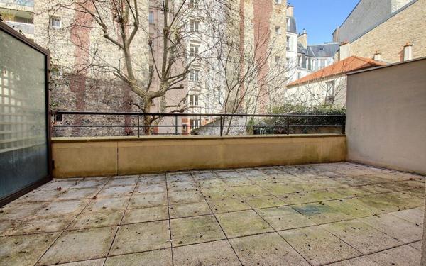 Appartement à vendre    5 pièces • 120,24 m2 Paris 16